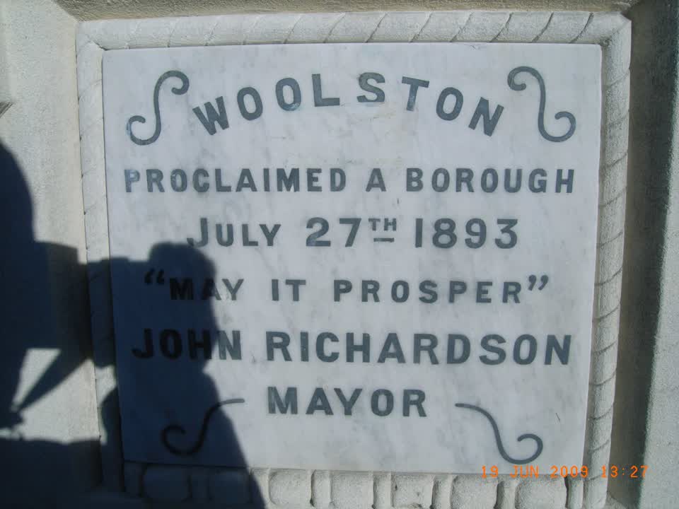 the register’s photograph of the plaque at Woolston Borough Monument
