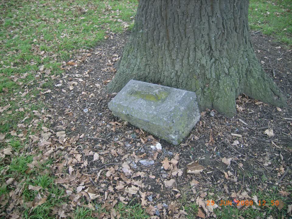 the register’s photograph of the plaque at Woolston Park