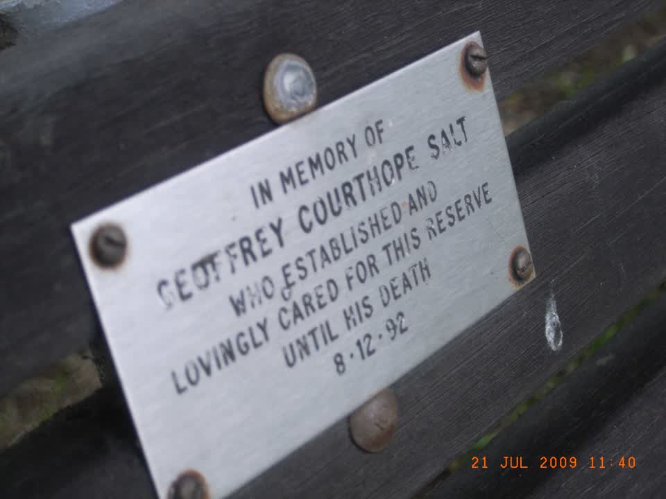 the register’s photograph of the plaque at Glenstrae Road Reserve