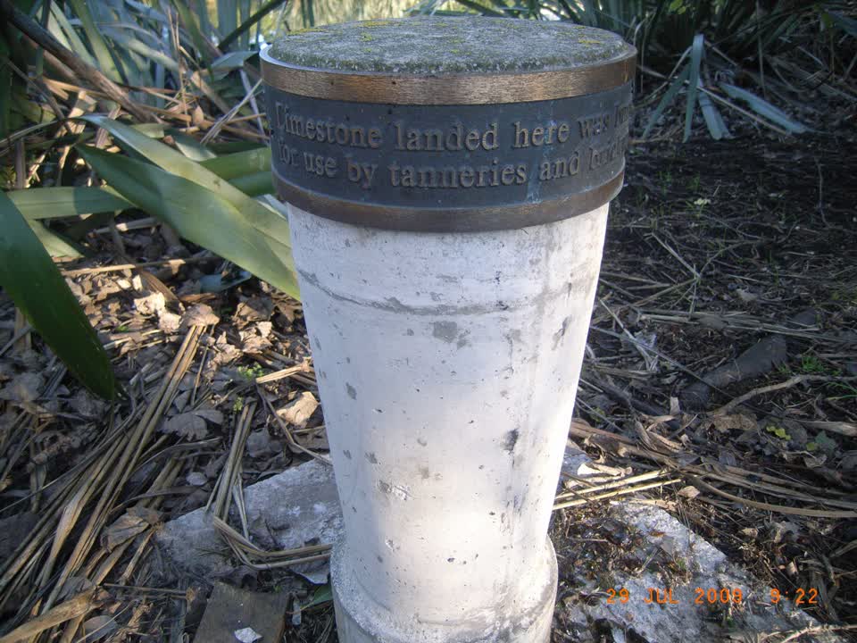 the register’s photograph of the plaque at Heathcote Quay Monuments