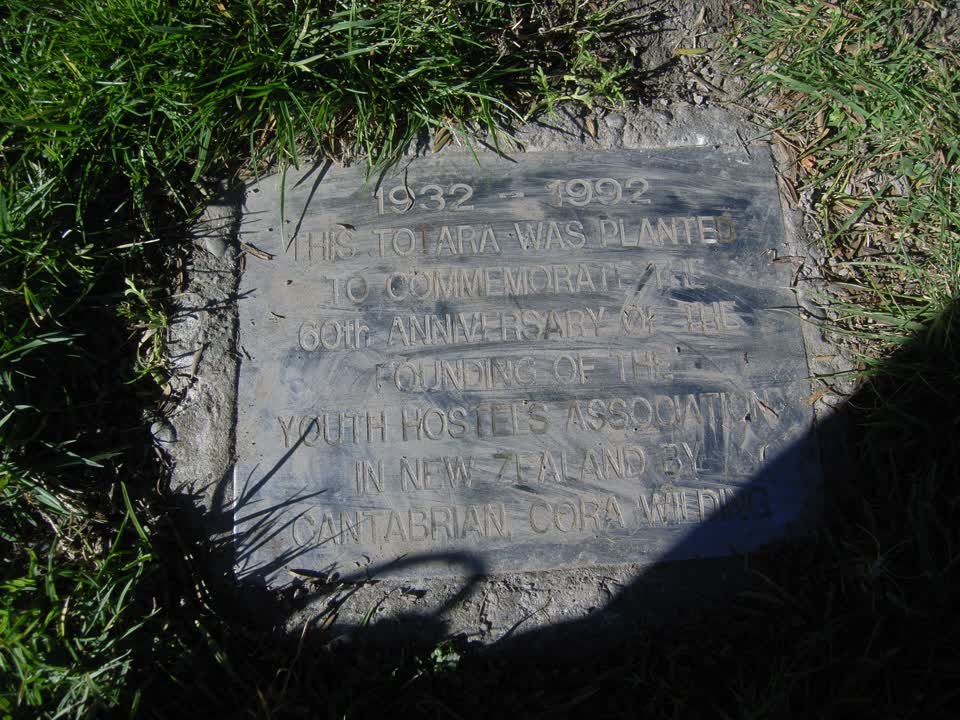 the register’s photograph of the plaque at Avebury Park