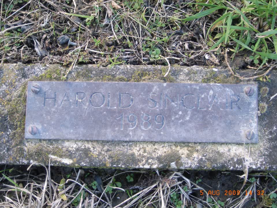the register’s photograph of the plaque at Port Hills 11 Rrz Land