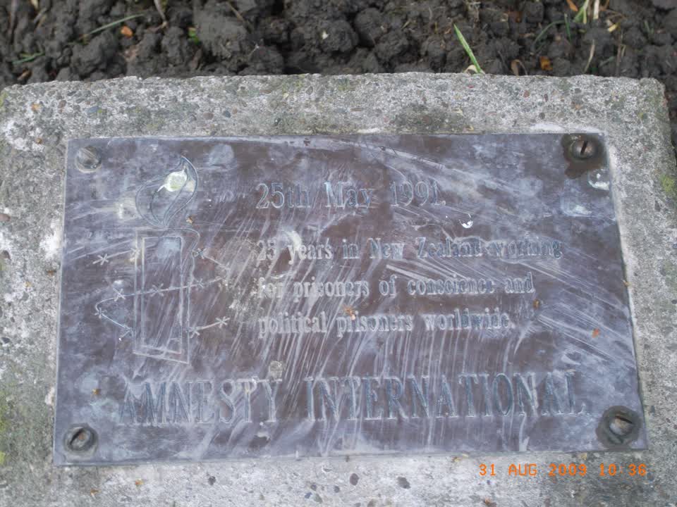 the register’s photograph of the plaque at Cambridge Reserve