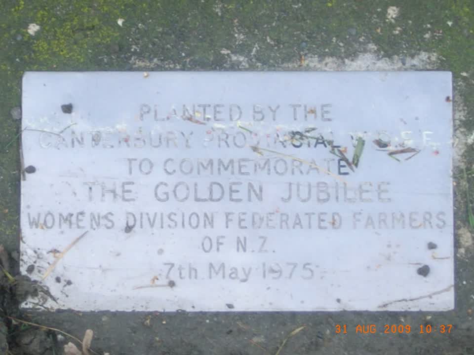 the register’s photograph of the plaque at Cambridge Reserve