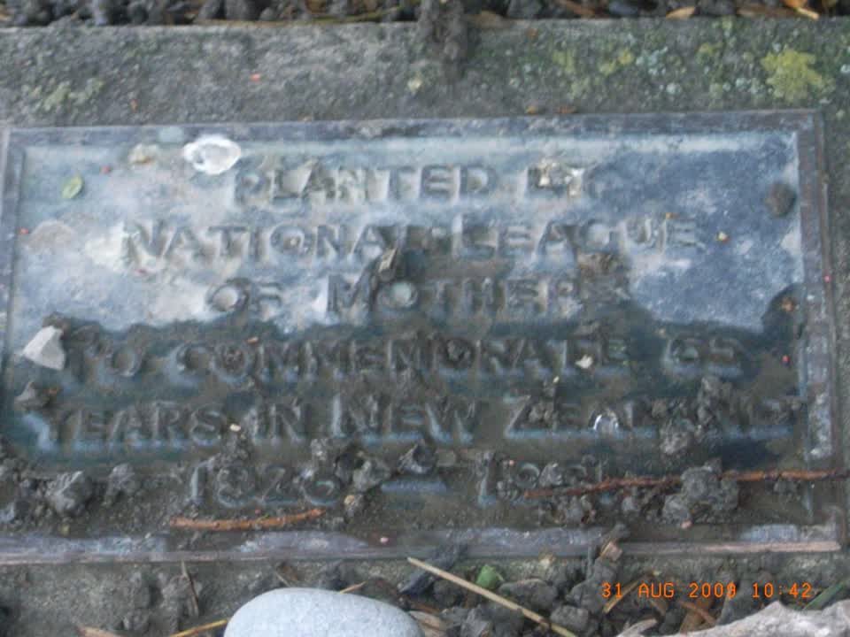 the register’s photograph of the plaque at Cambridge Reserve