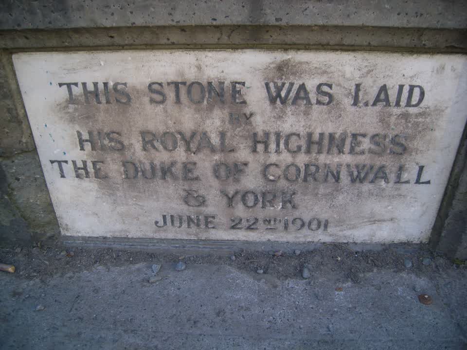 the register’s photograph of the plaque at Queen Victoria