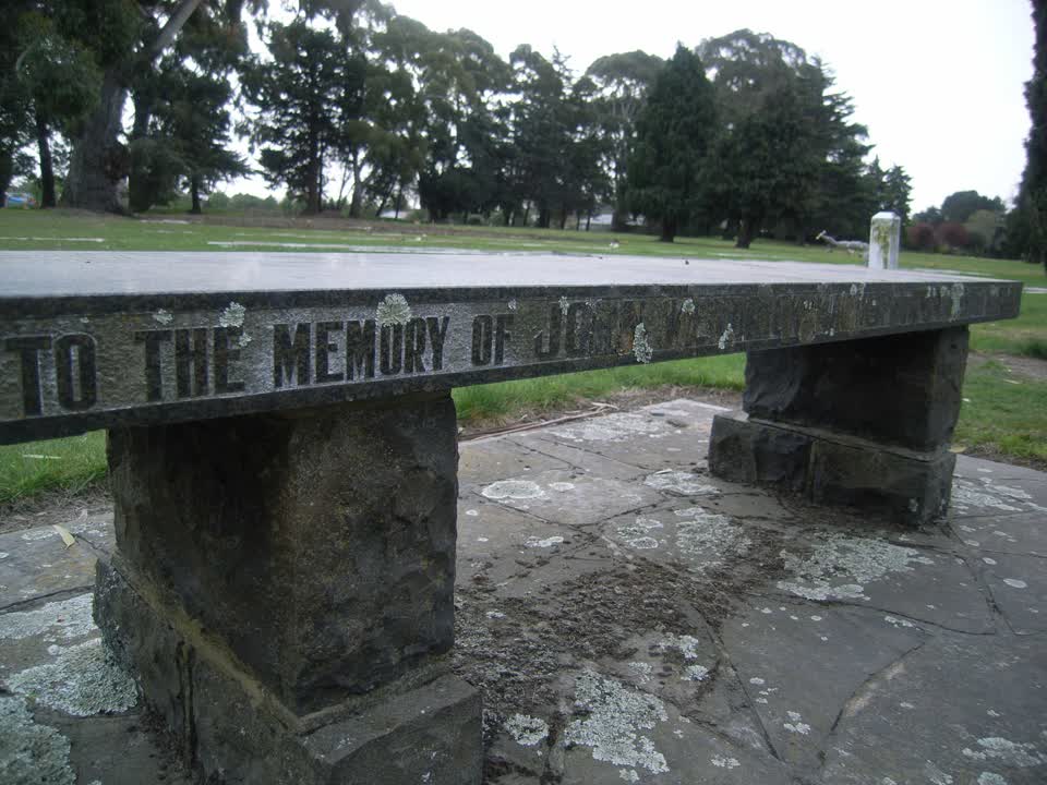 the register’s photograph of the plaque at Ruru Lawn Cemetery