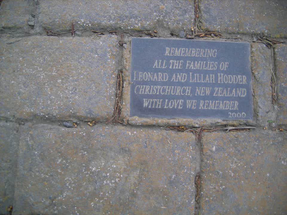 the register’s photograph of the plaque at Ruru Lawn Cemetery