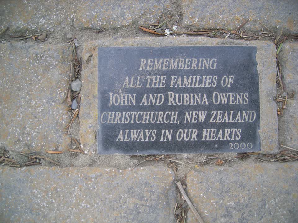 the register’s photograph of the plaque at Ruru Lawn Cemetery