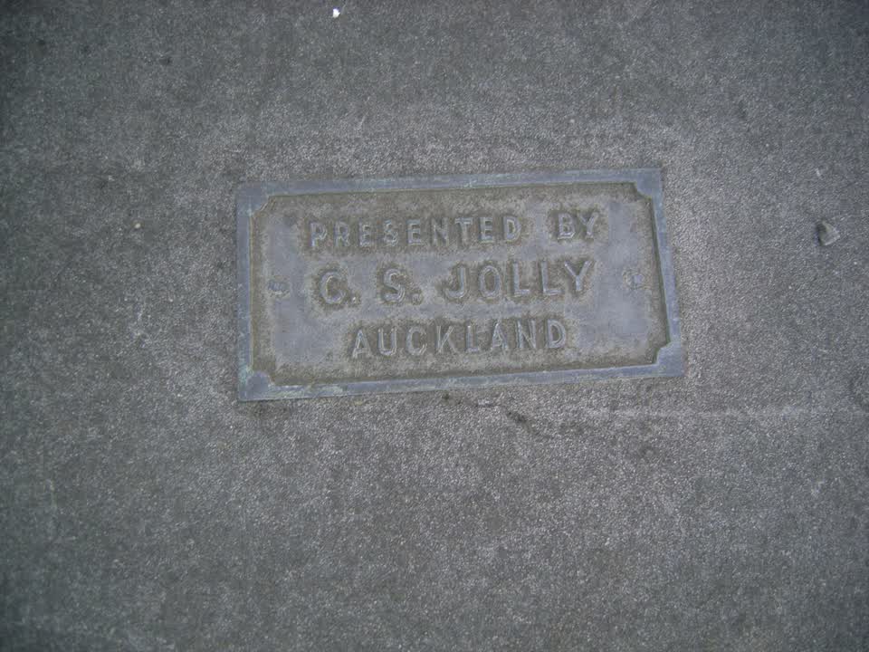 the register’s photograph of the plaque at Ruru Lawn Cemetery