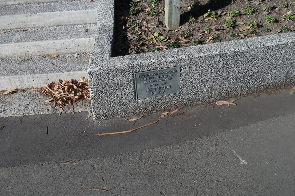 the register’s photograph of the plaque at Mandeville Reserve
