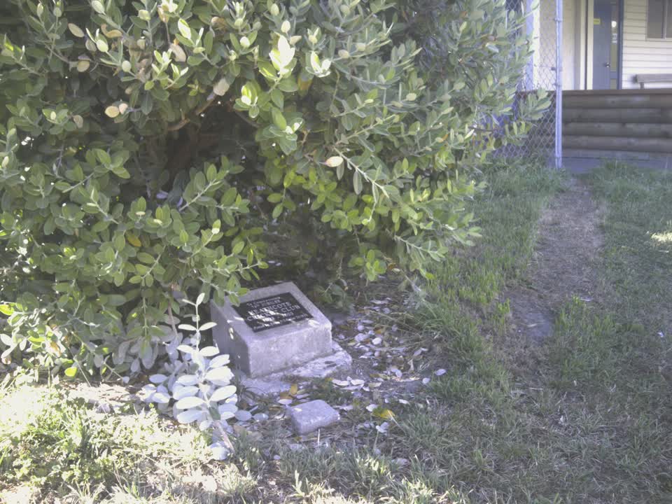 the register’s photograph of the plaque at Heathcote Domain
