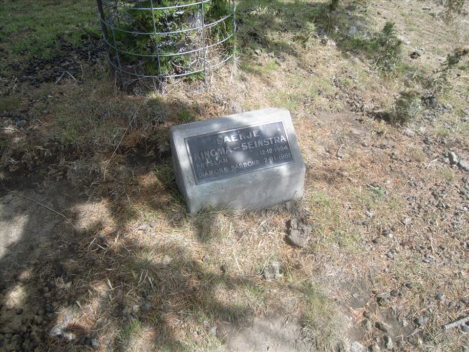 the register’s photograph of the plaque at Camp Bay Cemetery