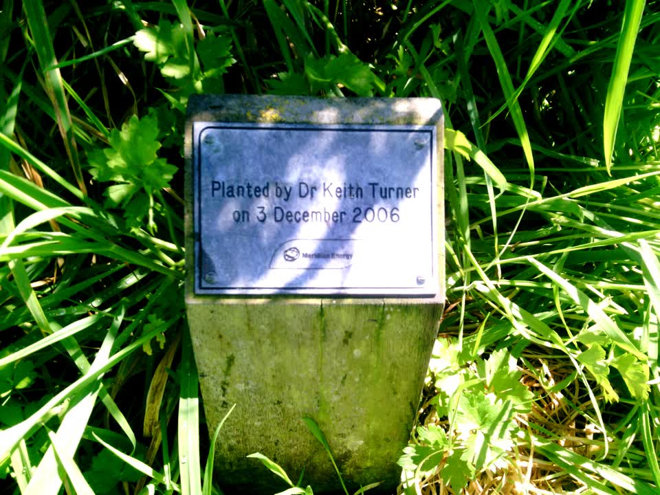 the register’s photograph of the plaque at Porritt Park