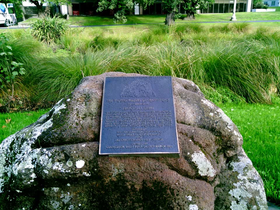 the register’s photograph of the plaque at Victoria Square