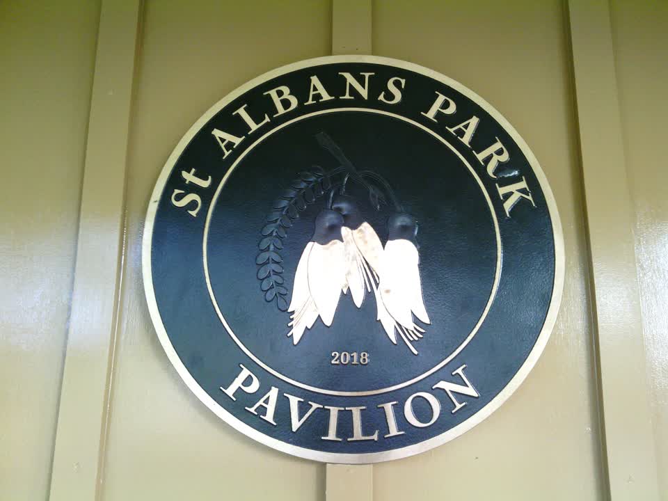 the register’s photograph of the plaque at St Albans Park
