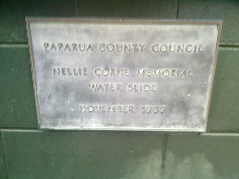 the register’s photograph of the plaque at Te Hapua Halswell Centre
