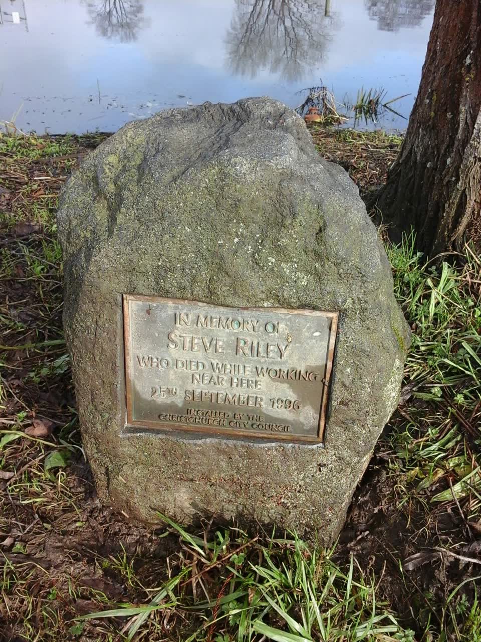 the register’s photograph of the plaque at Avon Riverbank True Right