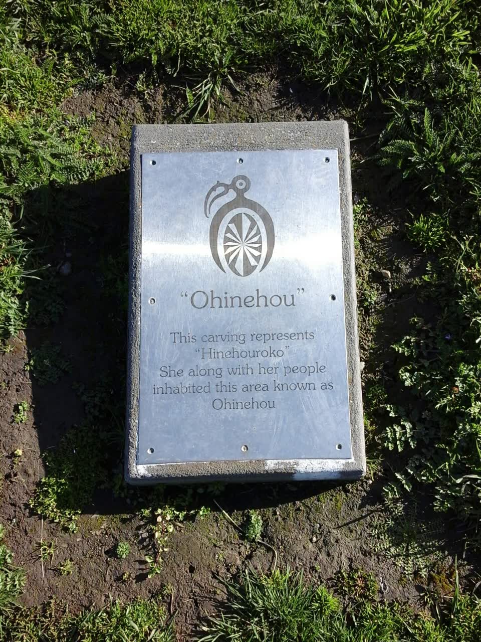 the register’s photograph of the plaque at Sutton Reserve