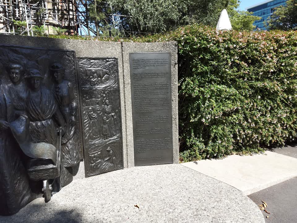 the register’s photograph of the plaque at Kate Sheppard Memorial