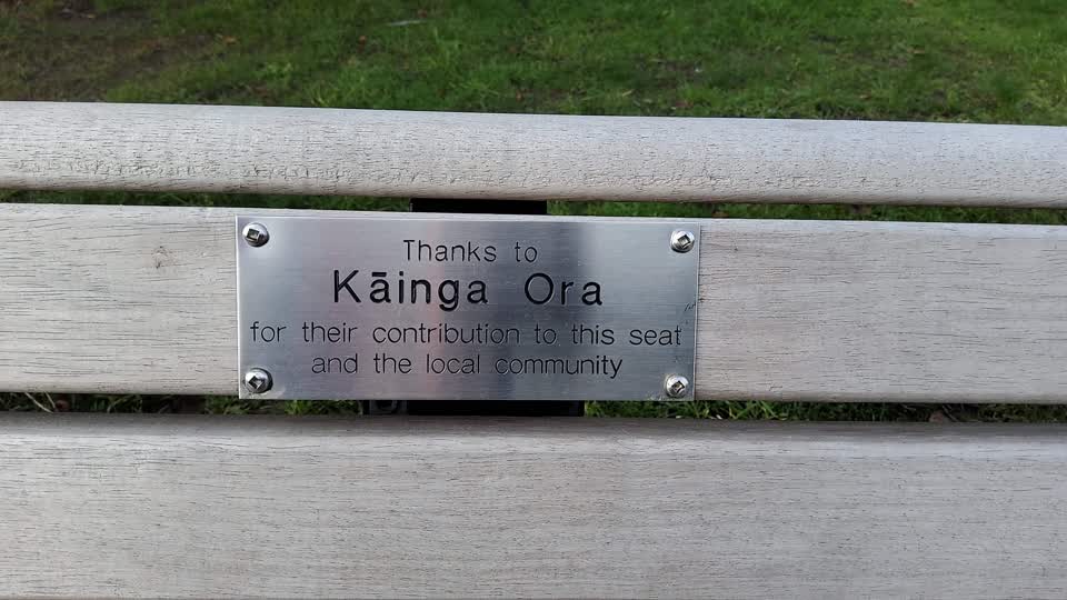 the register’s photograph of the plaque at Te Ara A Rongo Gloucester/Worc