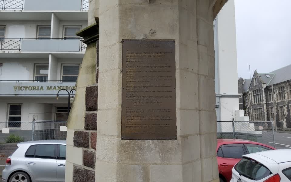 the register’s photograph of the plaque at Victoria Triangles