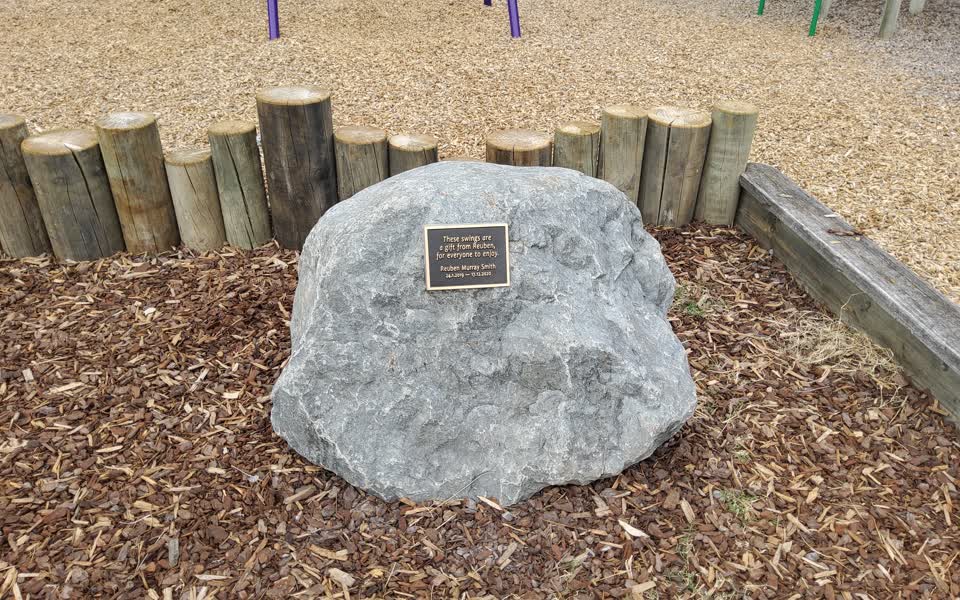 the register’s photograph of the plaque at Te Papa Kura Redcliffs Park