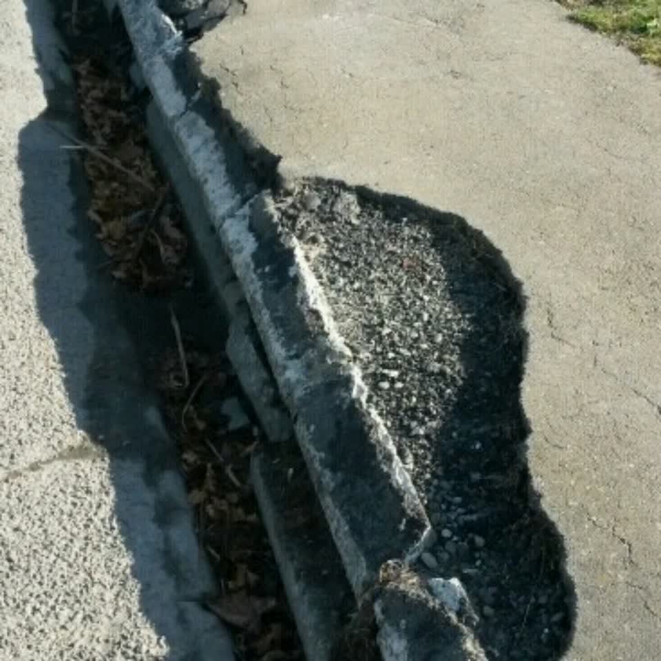 The photograph attached to this roading/streets report