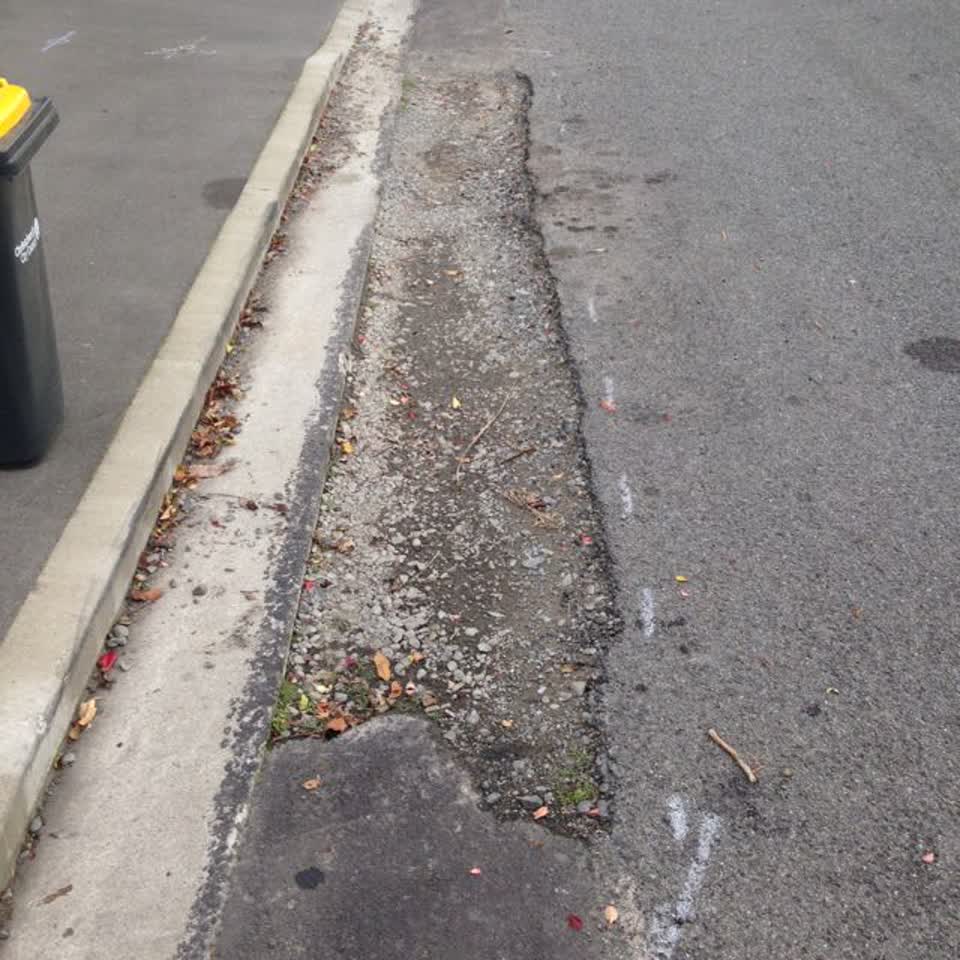 The photograph attached to this roading/streets report