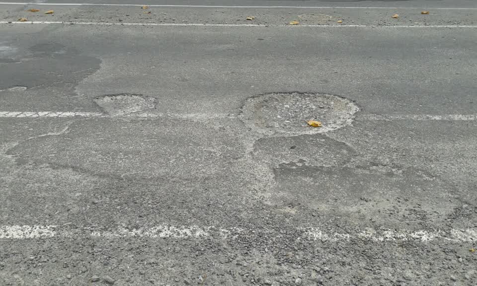 The photograph attached to this roading/streets report