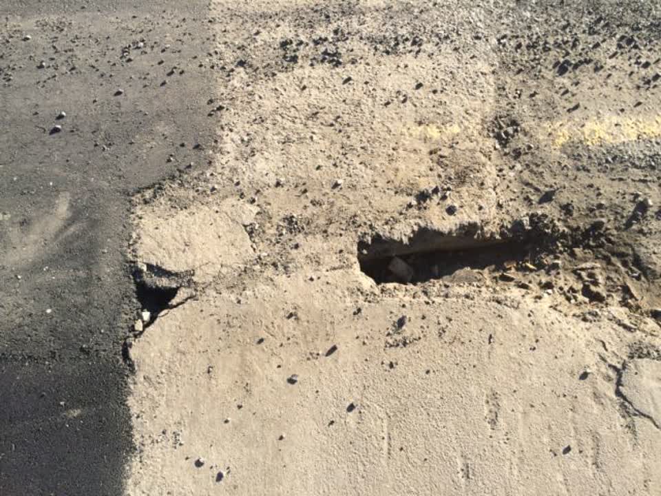 The photograph attached to this roading/streets report