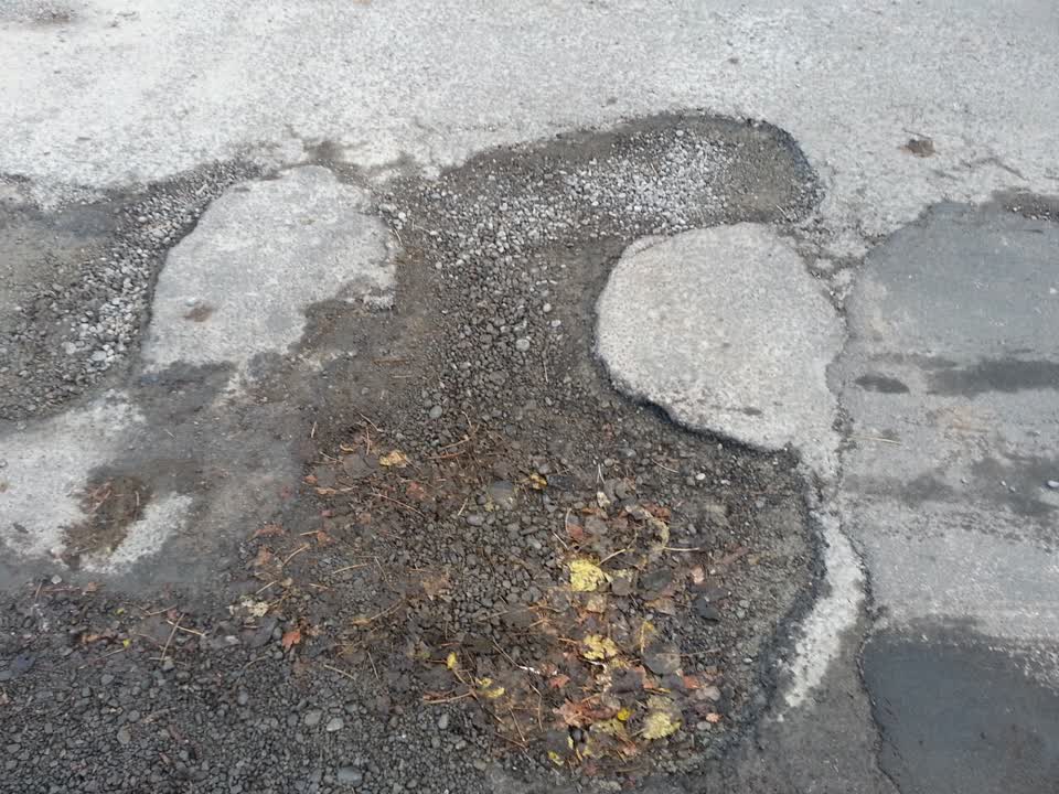 The photograph attached to this roading/streets report