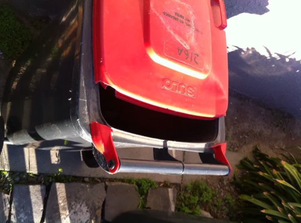 The photograph attached to this rubbish/recycling report