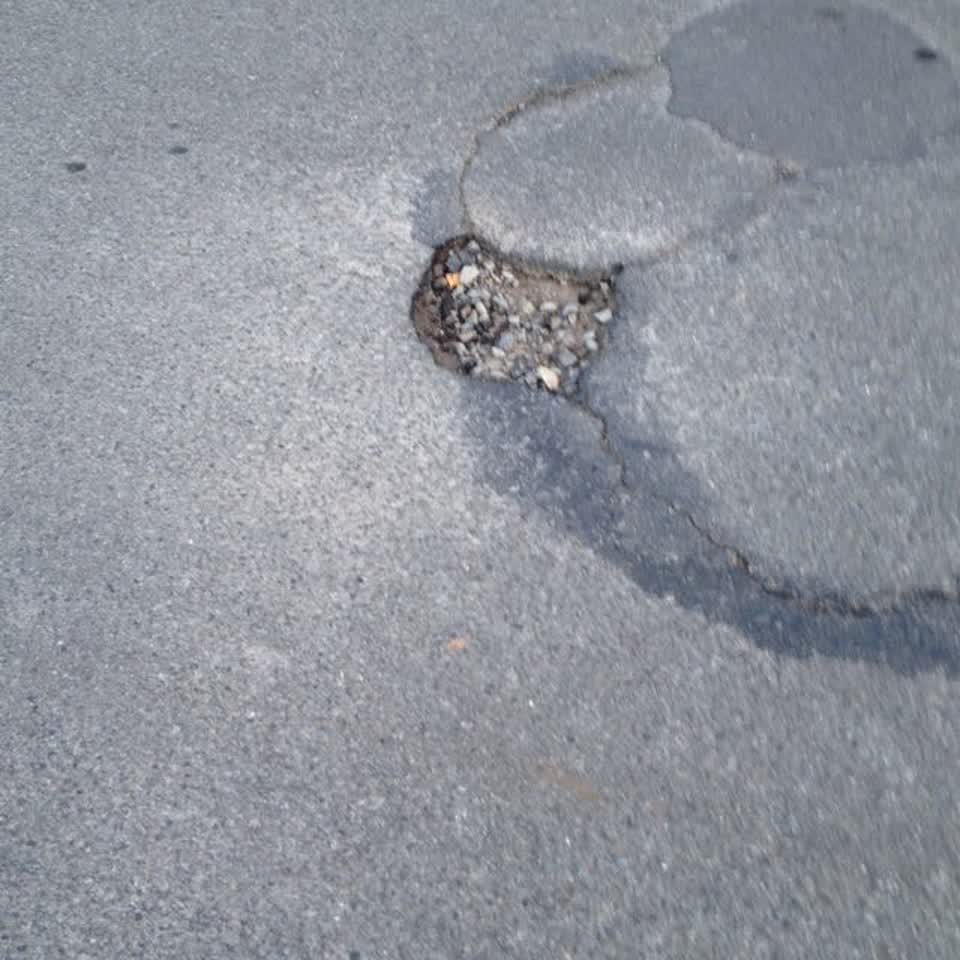 The photograph attached to this roading/streets report