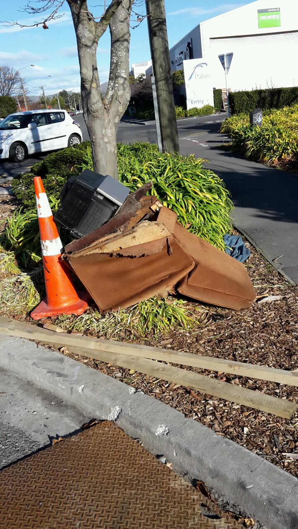 The photograph attached to this rubbish/recycling report