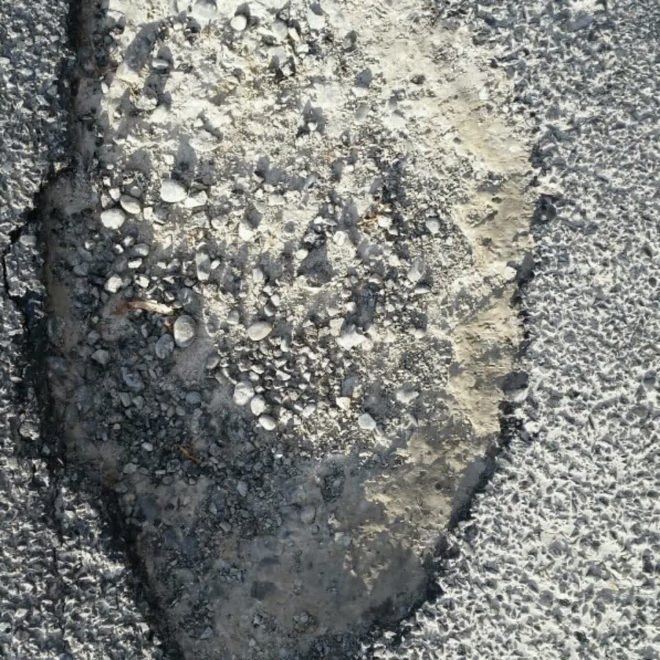 The photograph attached to this roading/streets report