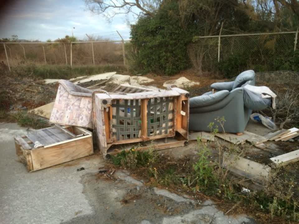 The photograph attached to this rubbish/recycling report