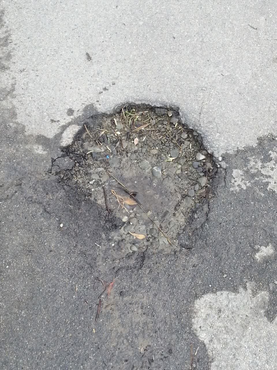 The photograph attached to this roading/streets report