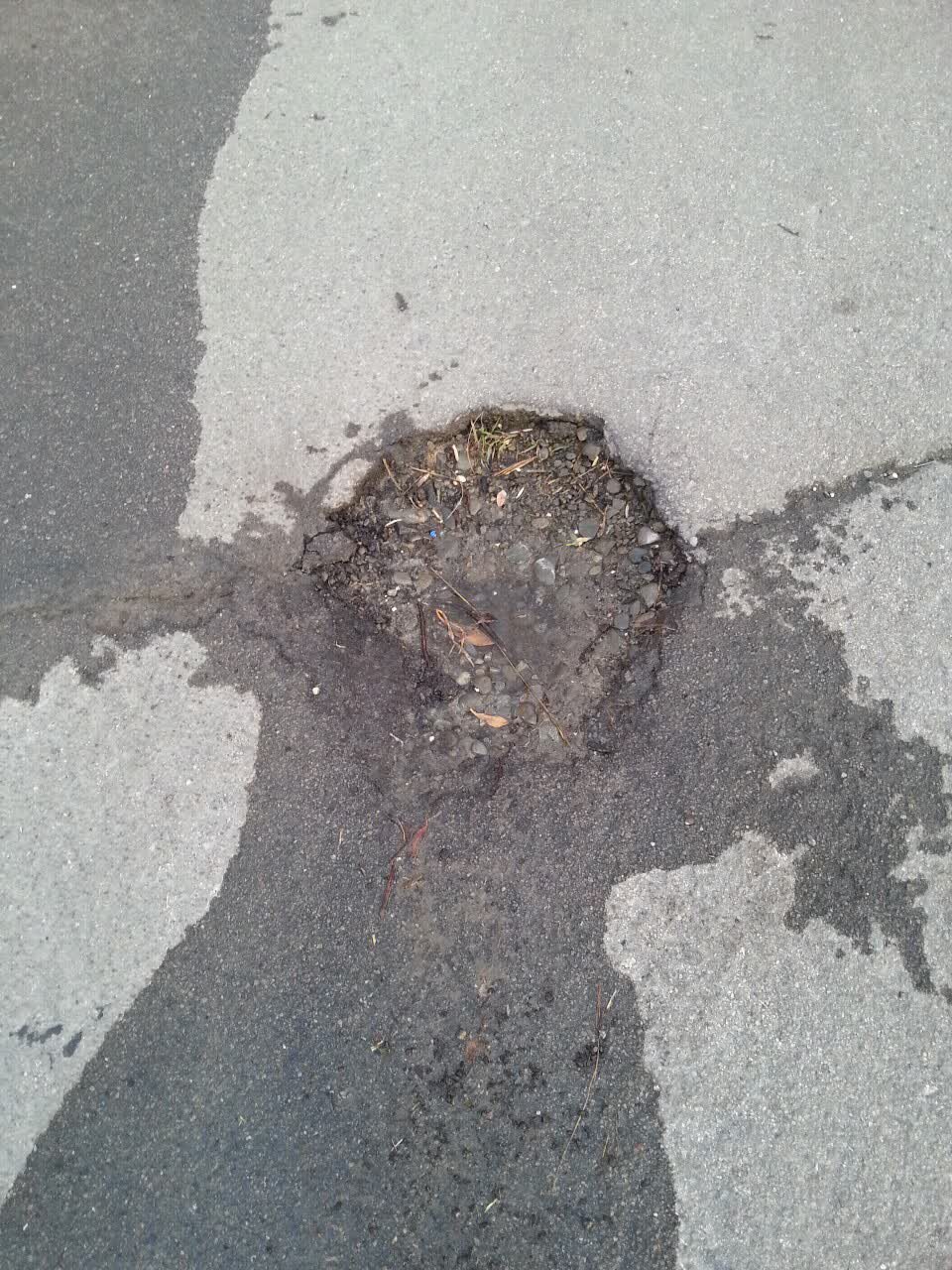 The photograph attached to this roading/streets report