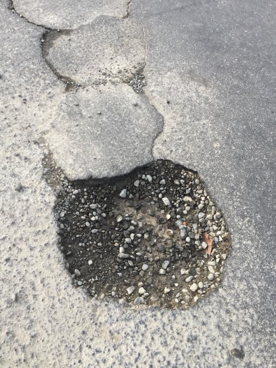 The photograph attached to this roading/streets report