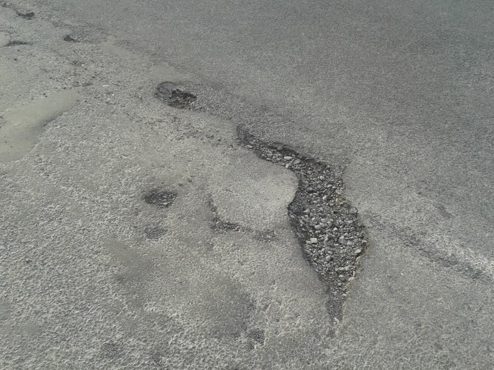 The photograph attached to this roading/streets report