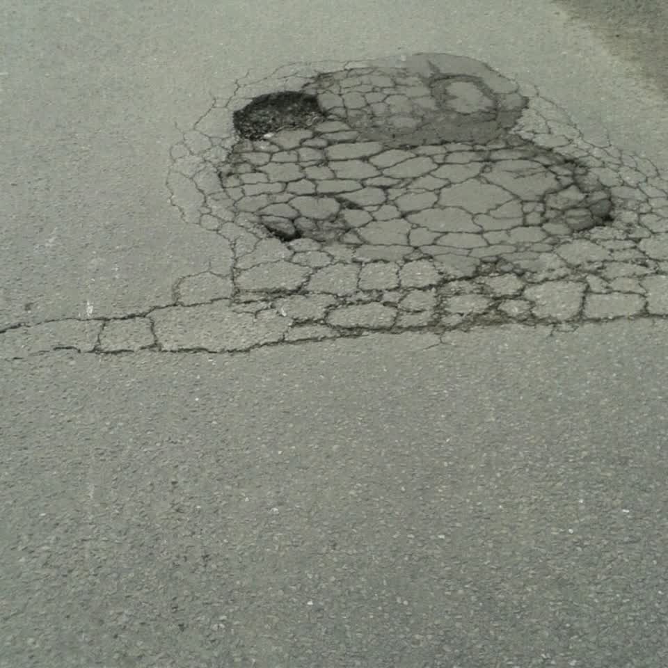 The photograph attached to this roading/streets report
