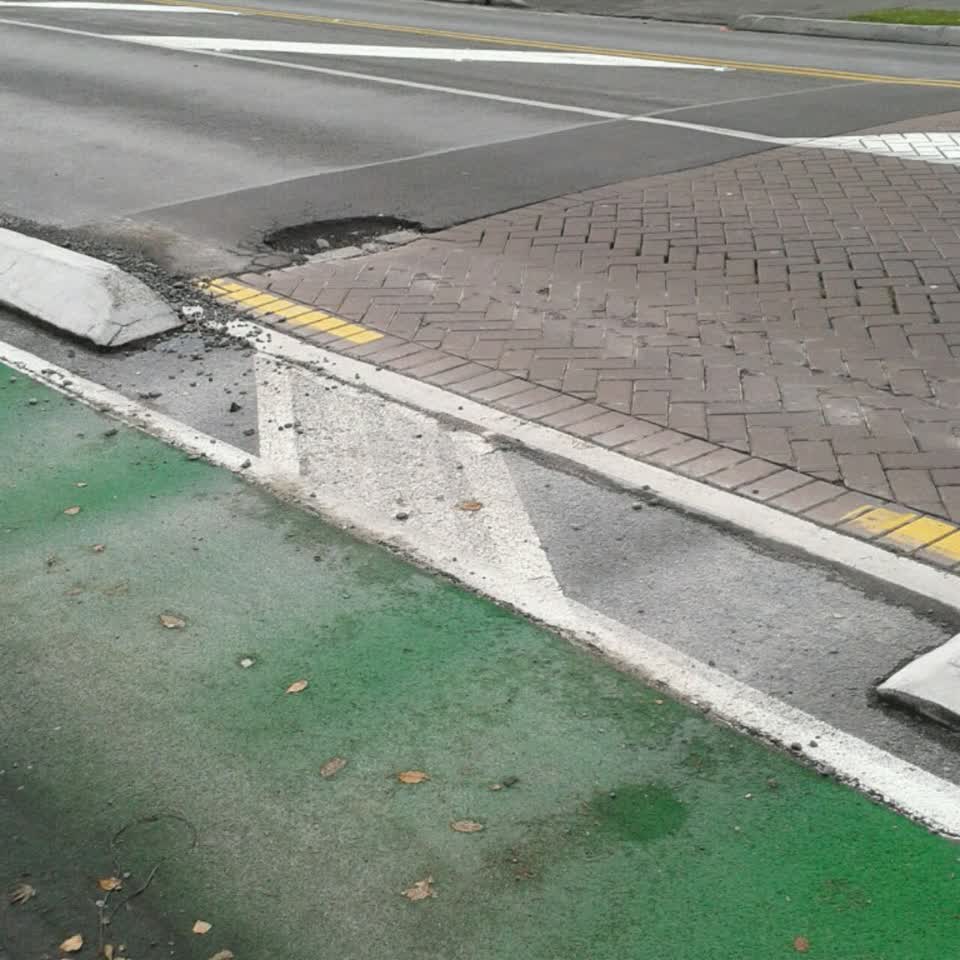 The photograph attached to this roading/streets report