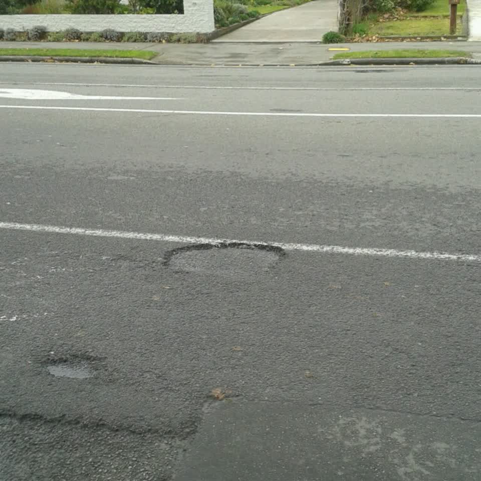 The photograph attached to this roading/streets report