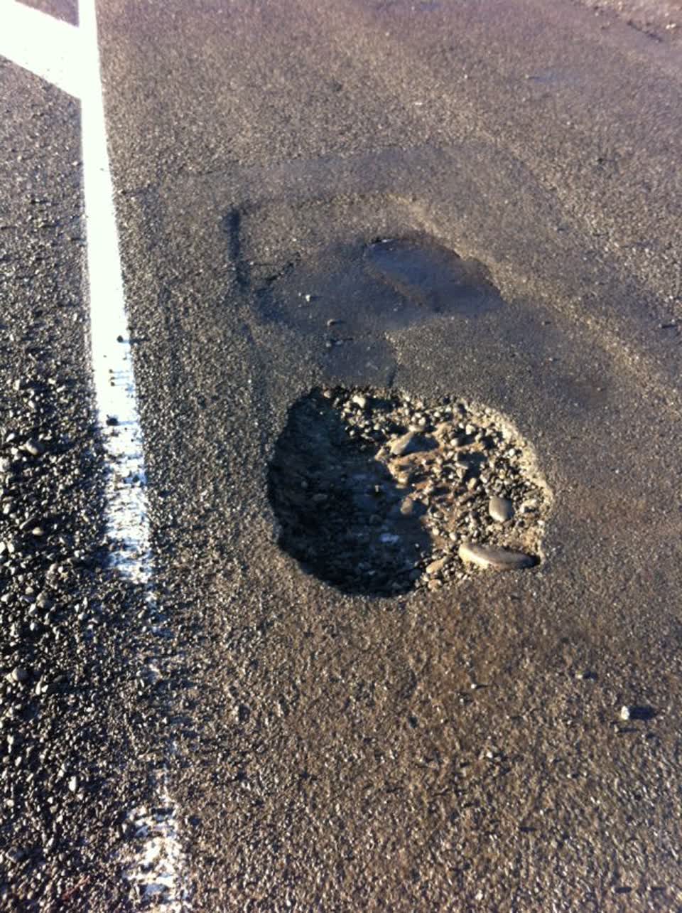 The photograph attached to this roading/streets report