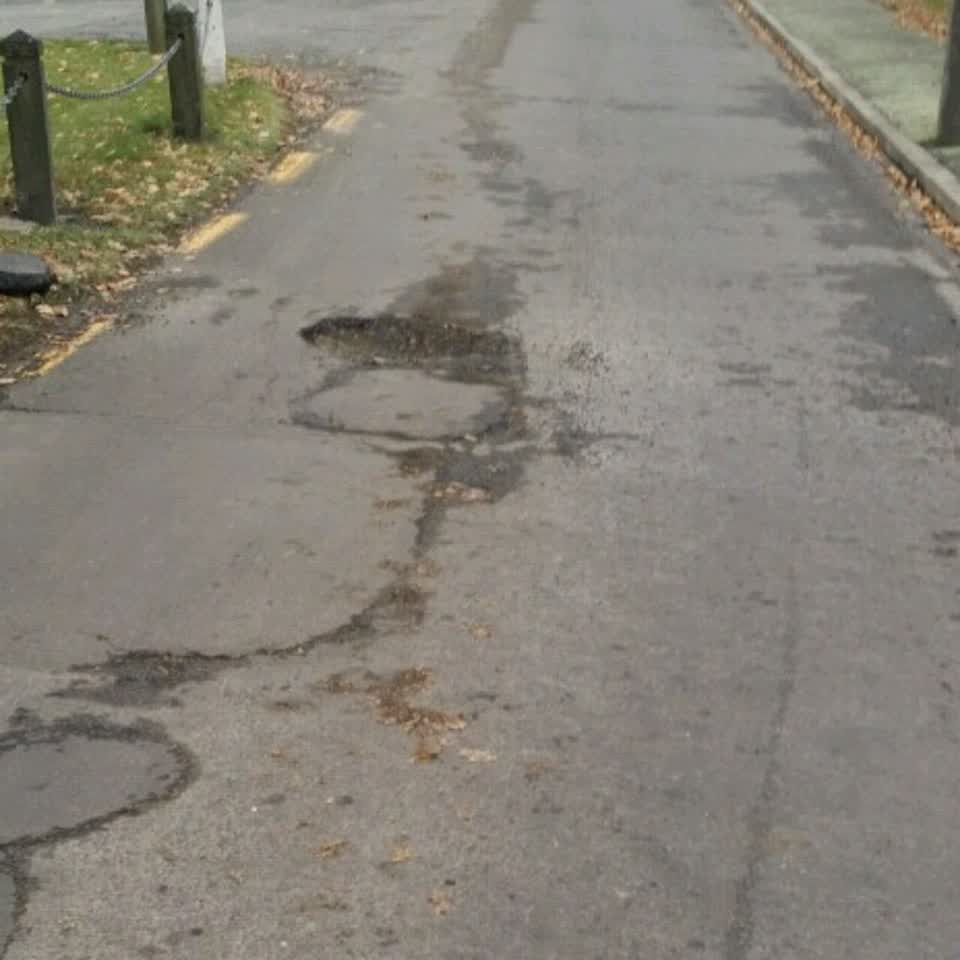 The photograph attached to this roading/streets report