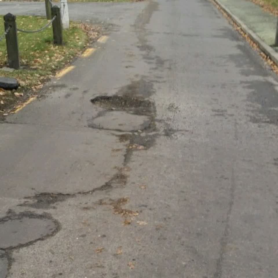 The photograph attached to this roading/streets report
