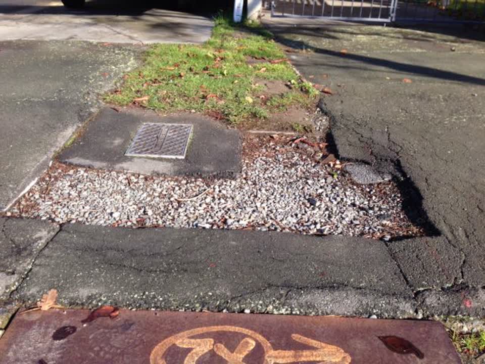 The photograph attached to this roading/streets report
