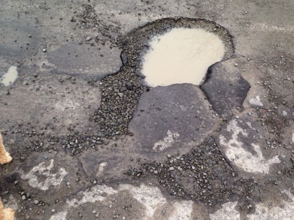 The photograph attached to this roading/streets report