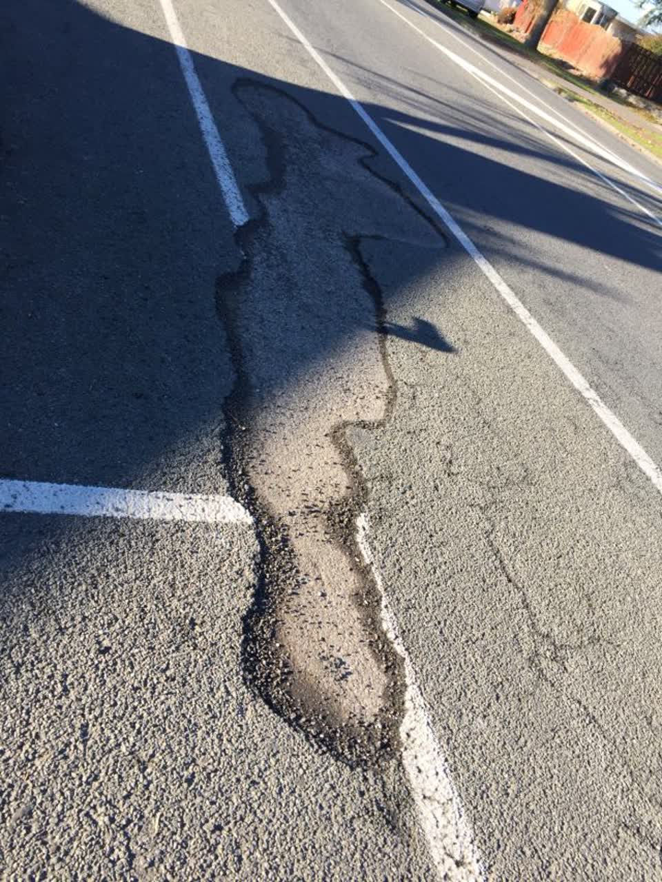 The photograph attached to this roading/streets report
